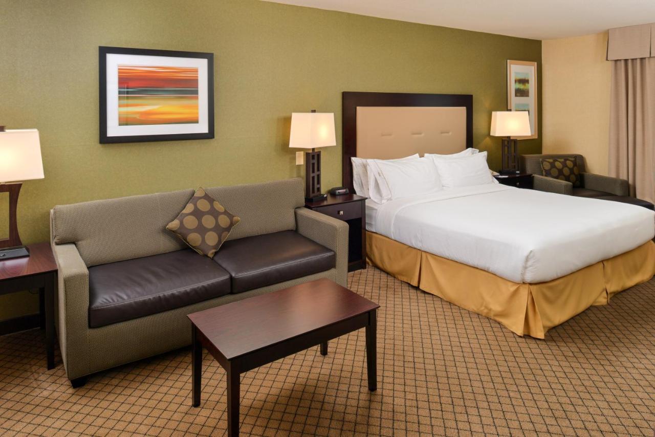King Suite - Non-Smoking at Holiday Inn Express Sacramento Airport Woodland by IHG