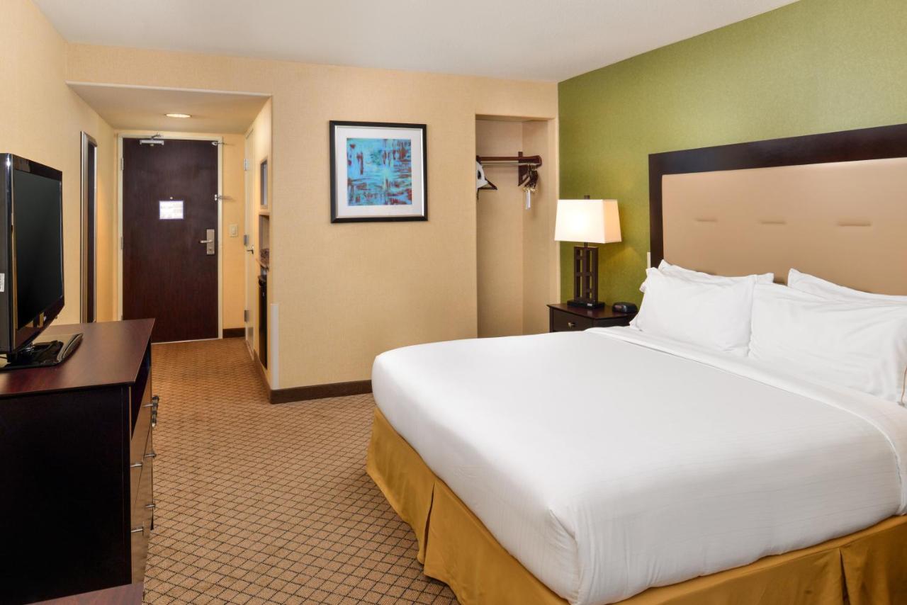 King Room at Holiday Inn Express Sacramento Airport Woodland by IHG