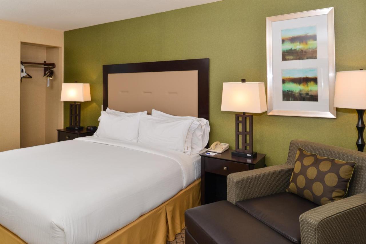 King Room at Holiday Inn Express Sacramento Airport Woodland by IHG