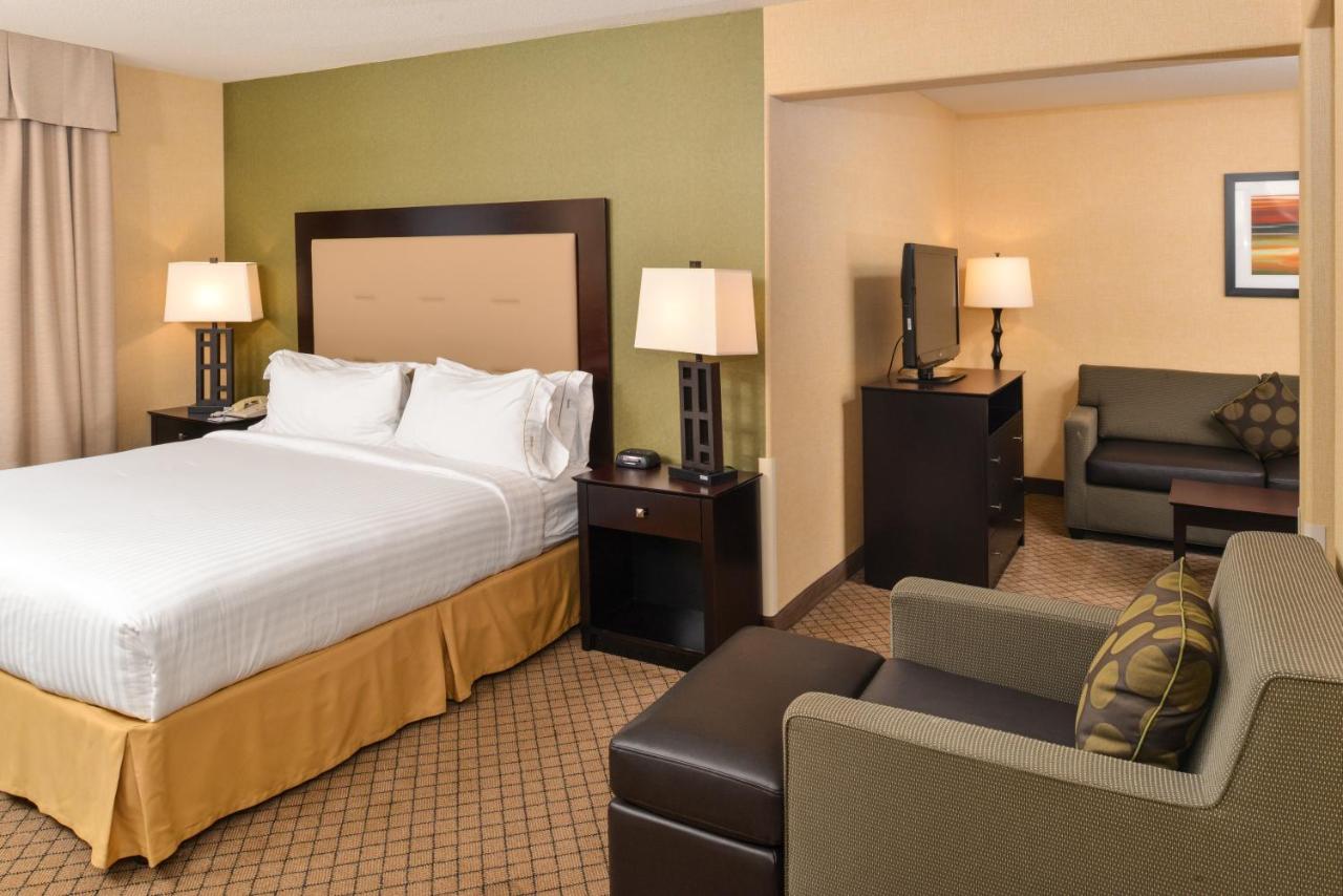 Deluxe King Suite - Non-Smoking at Holiday Inn Express Sacramento Airport Woodland by IHG