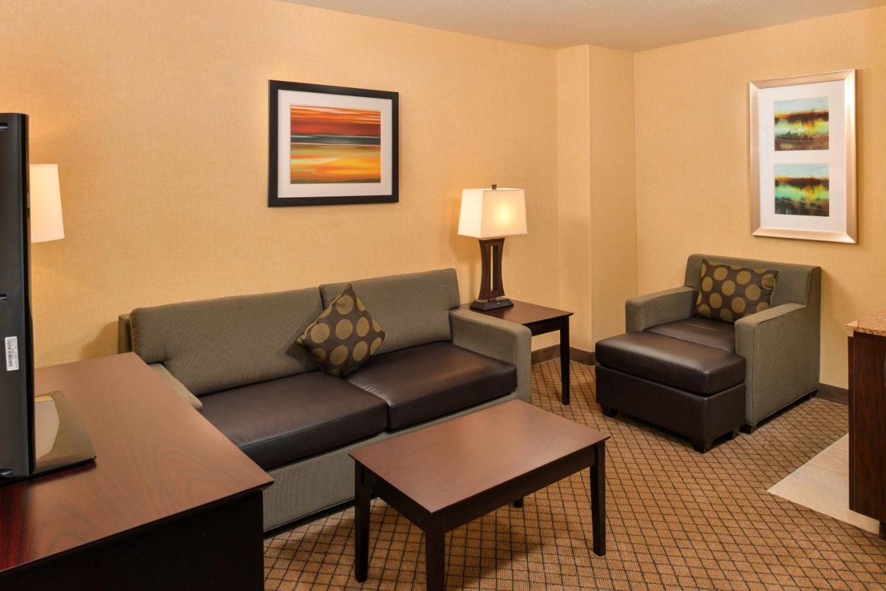 Deluxe King Suite - Non-Smoking at Holiday Inn Express Sacramento Airport Woodland by IHG