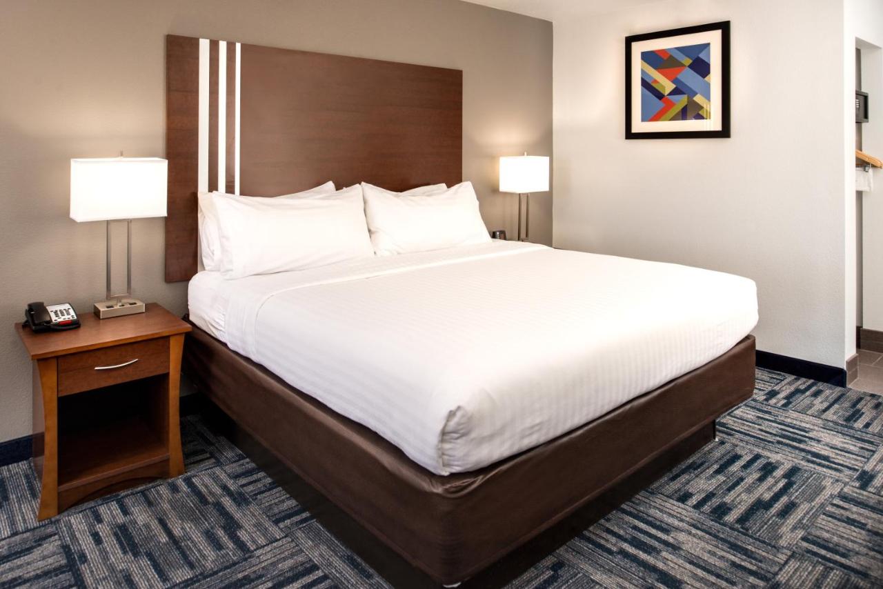 King Room at Holiday Inn Express Hotel & Suites Alamogordo Hwy 54/70 by IHG