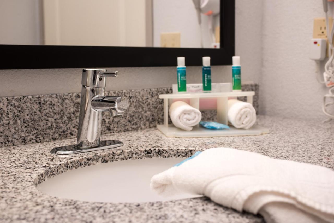 Double Room - Mobility Accessible Tub - Non-Smoking at Holiday Inn Express Hotel & Suites Alamogordo Hwy 54/70 by IHG