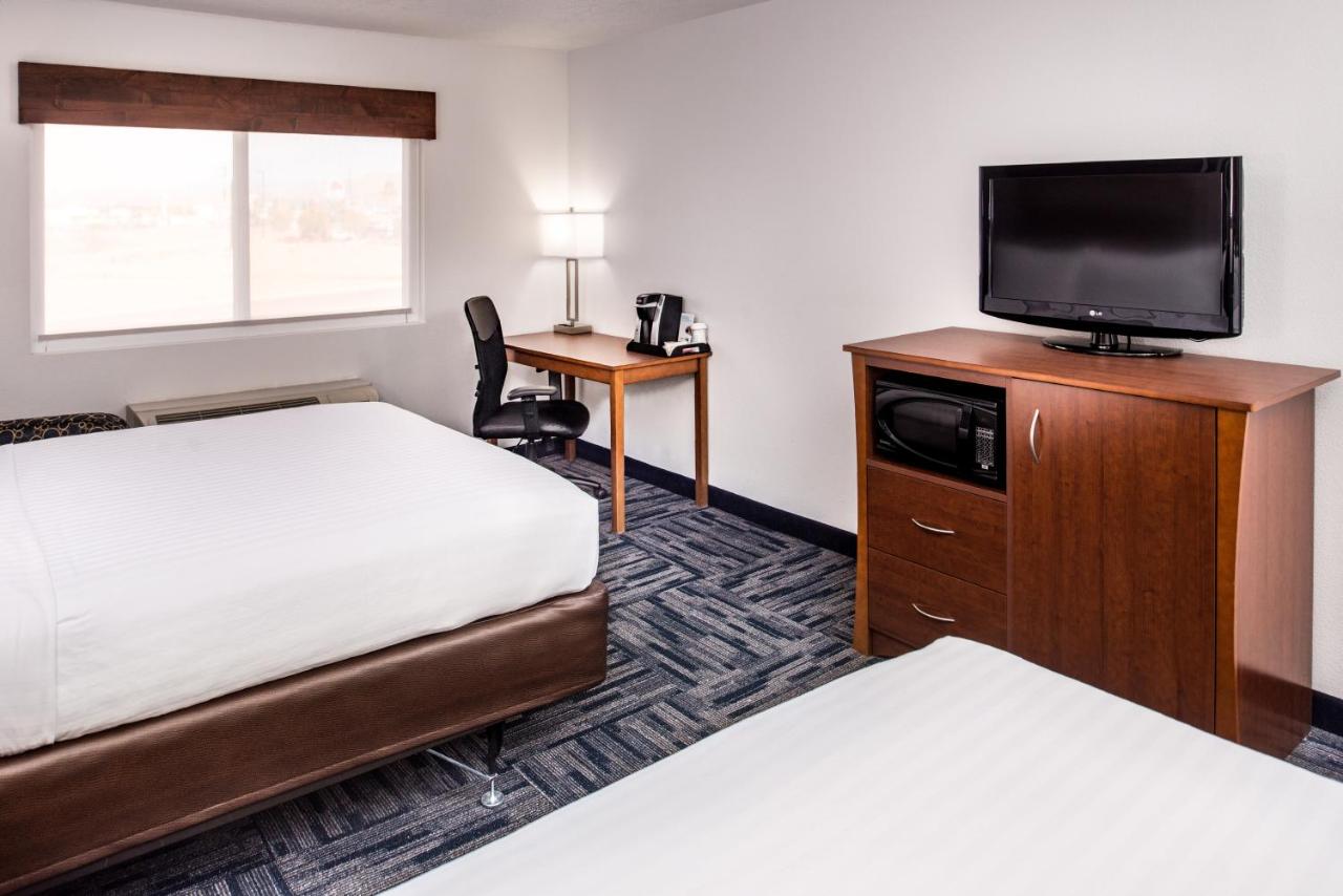 Queen Room with Two Queen Beds at Holiday Inn Express Hotel & Suites Alamogordo Hwy 54/70 by IHG