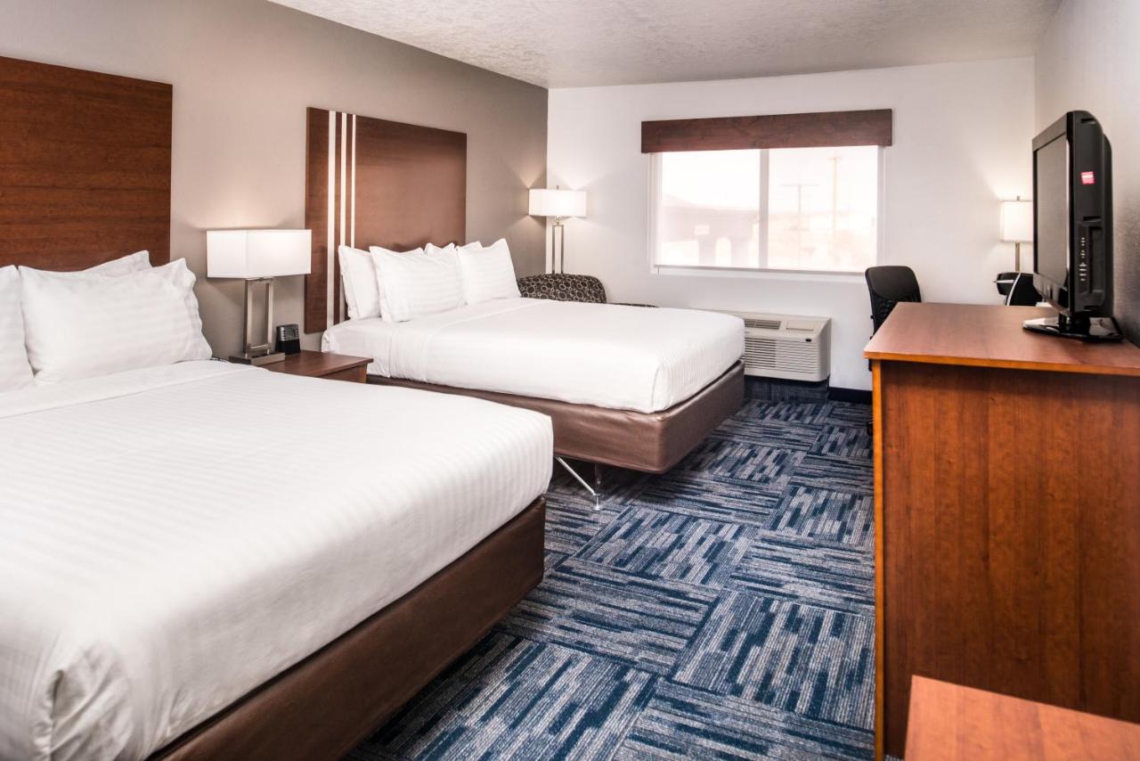 Queen Room with Two Queen Beds at Holiday Inn Express Hotel & Suites Alamogordo Hwy 54/70 by IHG