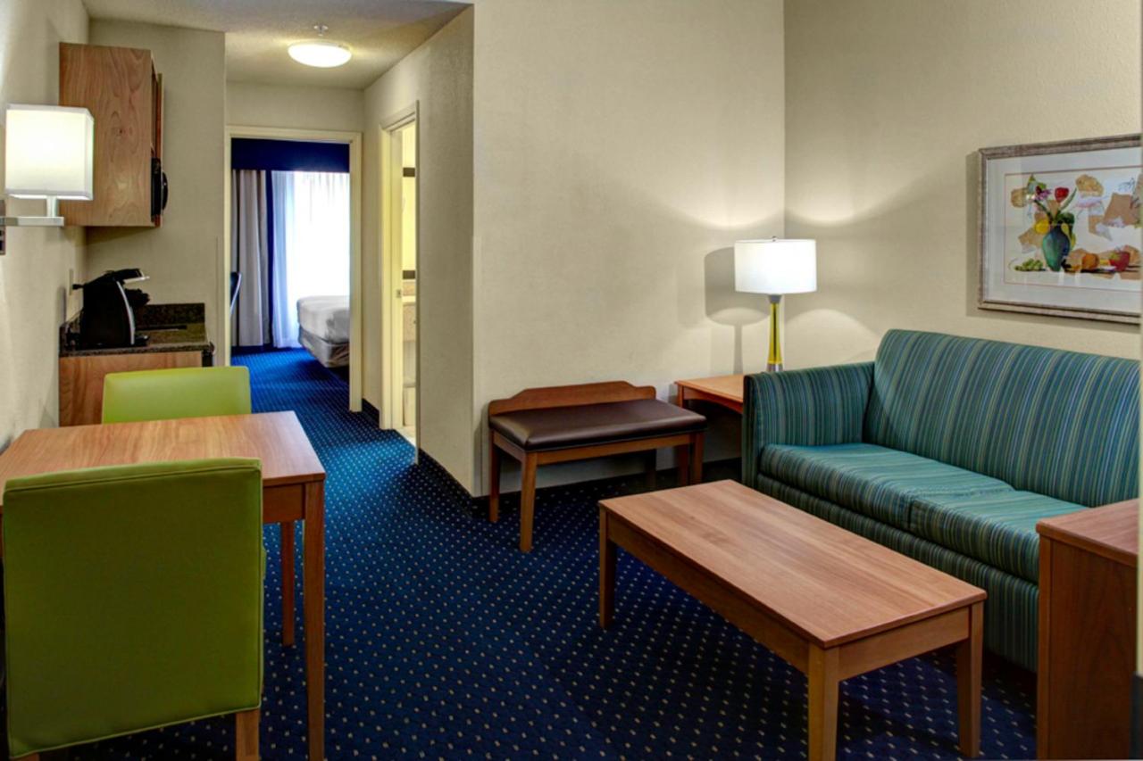 Suite - Hearing Accessible at Holiday Inn Express Hotel & Suites Richmond North Ashland by IHG