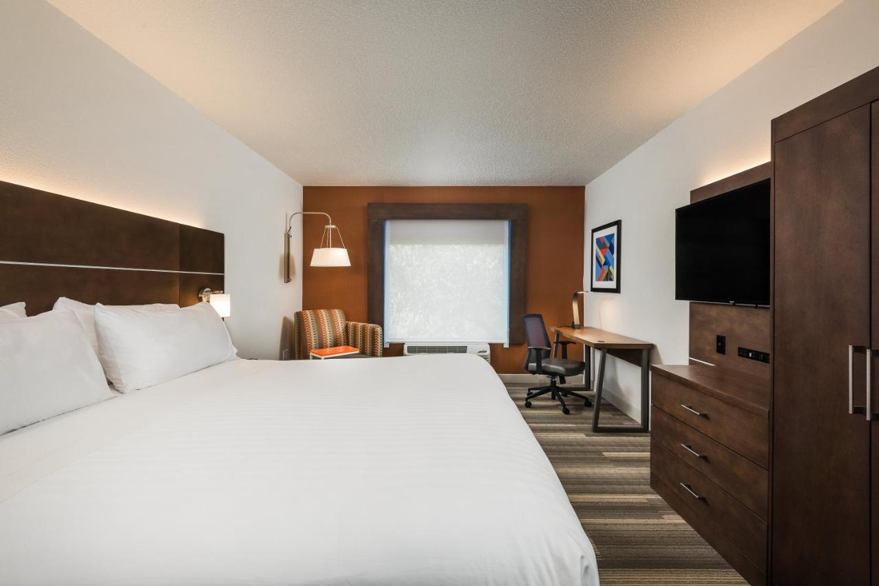 King Room at Holiday Inn Express Bartow by IHG
