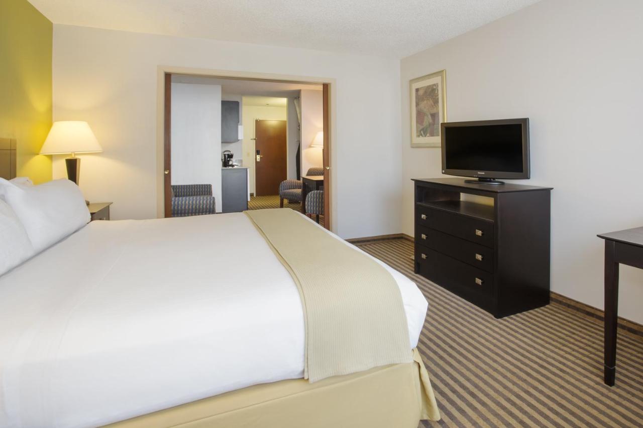 Queen Suite with Sofa Bed at Sleep Inn & Suites Kalamazoo East