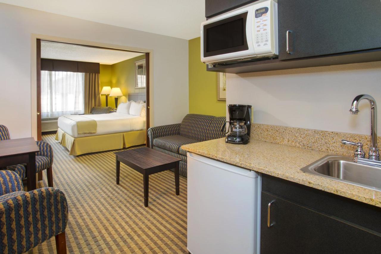 Queen Suite with Sofa Bed at Sleep Inn & Suites Kalamazoo East