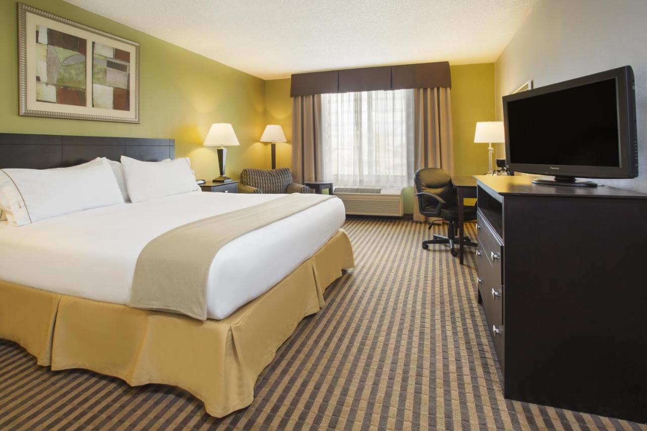 King Room at Sleep Inn & Suites Kalamazoo East