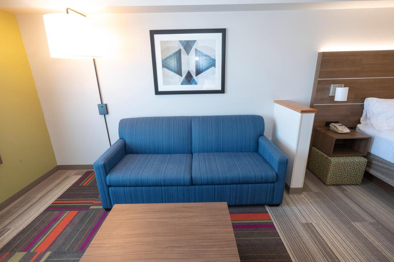 King Suite at Holiday Inn Express Hotel & Suites Iron Mountain by IHG