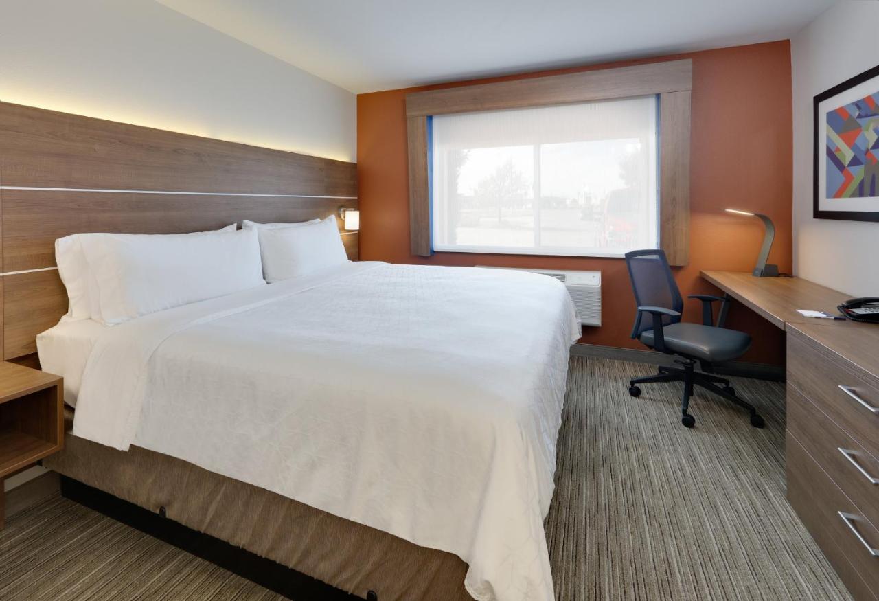 Junior Suite at Holiday Inn Express Hotel & Suites Scottsbluff-Gering by IHG