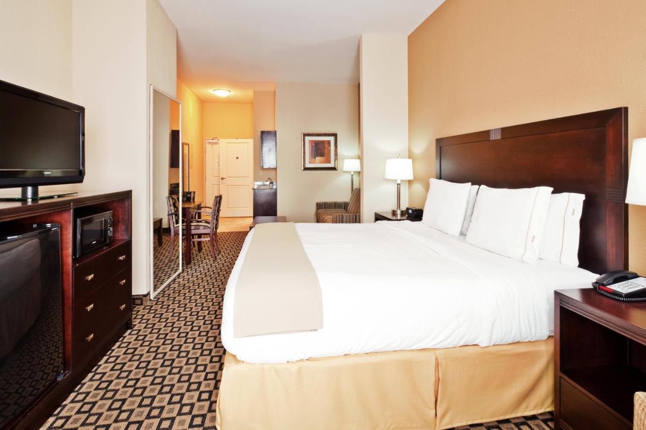 King Suite at Holiday Inn Express Hotel & Suites Clovis by IHG