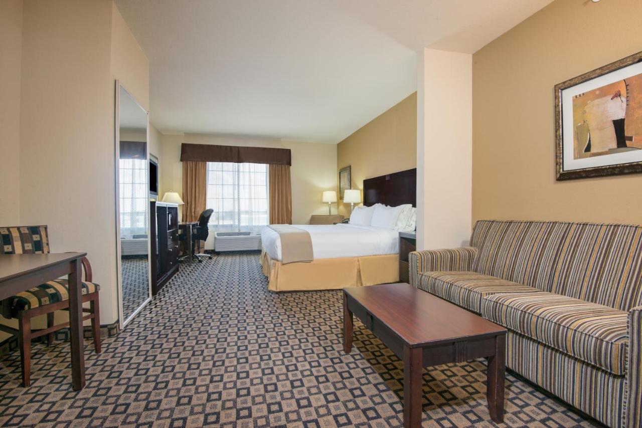 King Suite at Holiday Inn Express Hotel & Suites Clovis by IHG