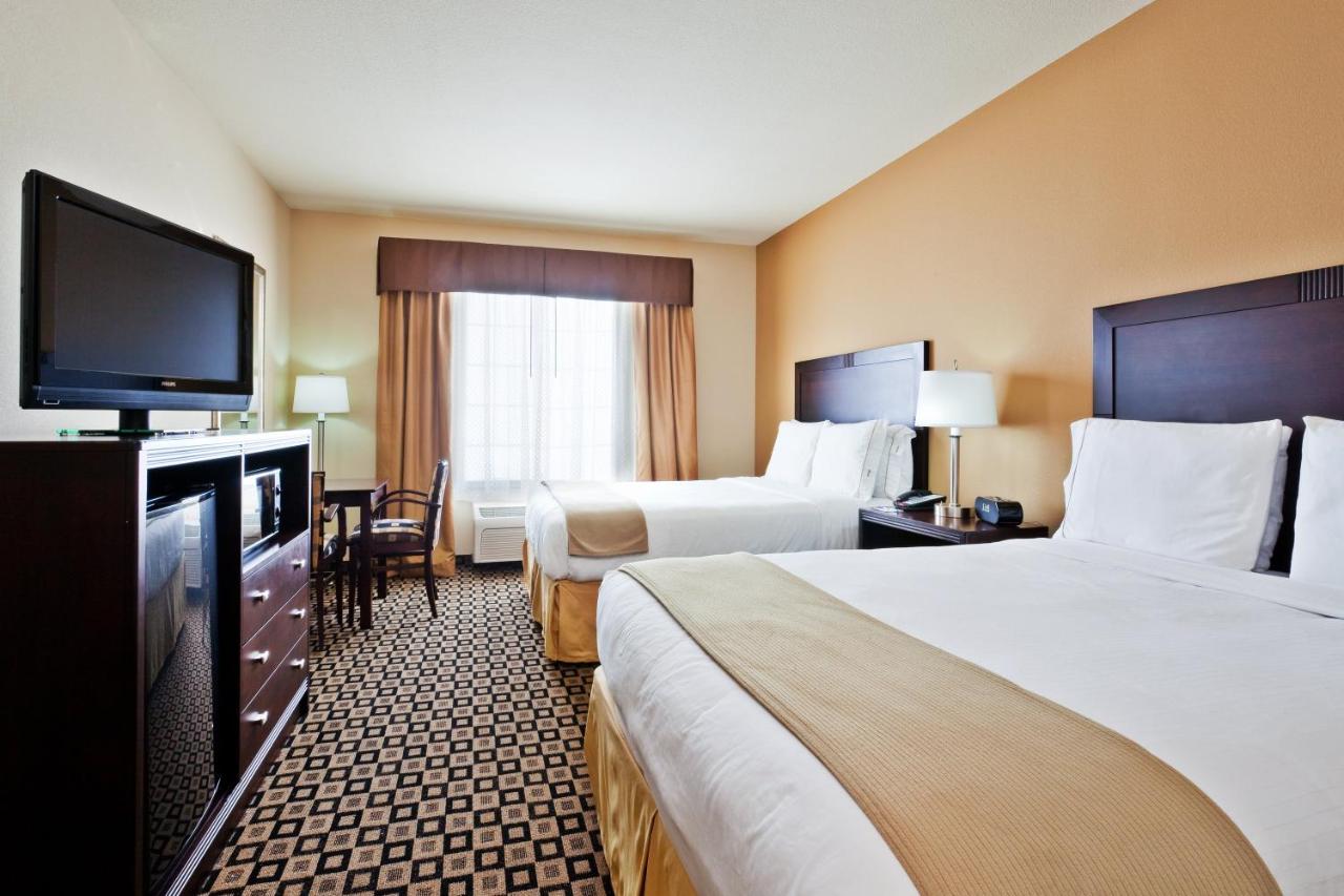 Queen Room with Two Queen Beds at Holiday Inn Express Hotel & Suites Clovis by IHG