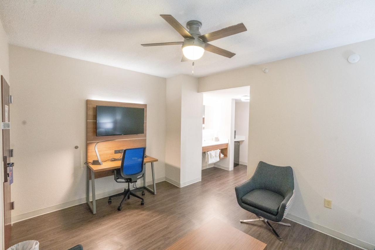 Executive King Suite at Holiday Inn Express & Suites Nashville - Brentwood I-65 by IHG