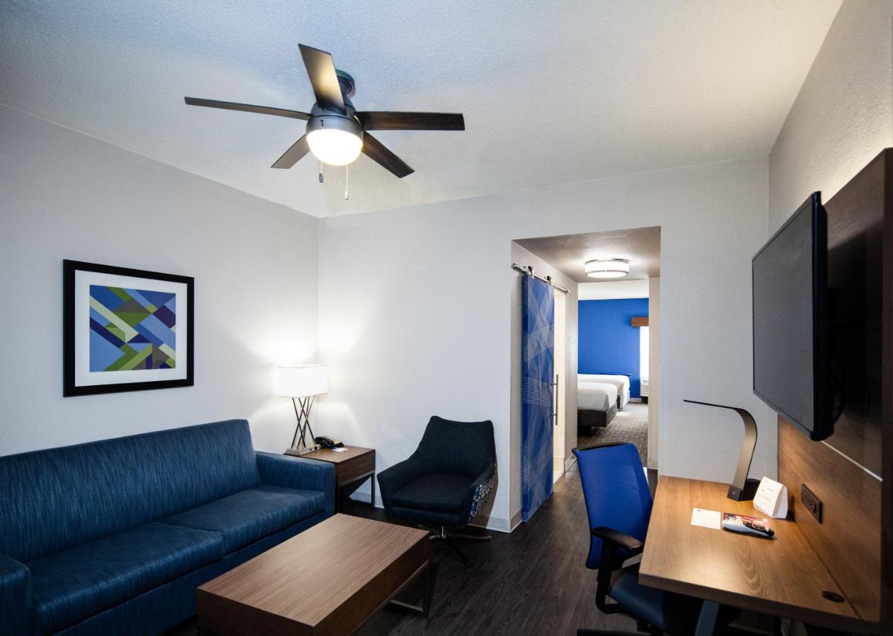 Executive King Suite at Holiday Inn Express & Suites Nashville - Brentwood I-65 by IHG