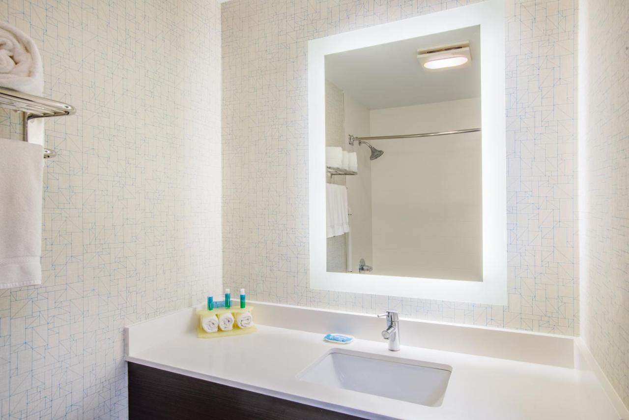 King Suite at Holiday Inn Express Hotel & Suites Boston-Marlboro, an IHG Hotel