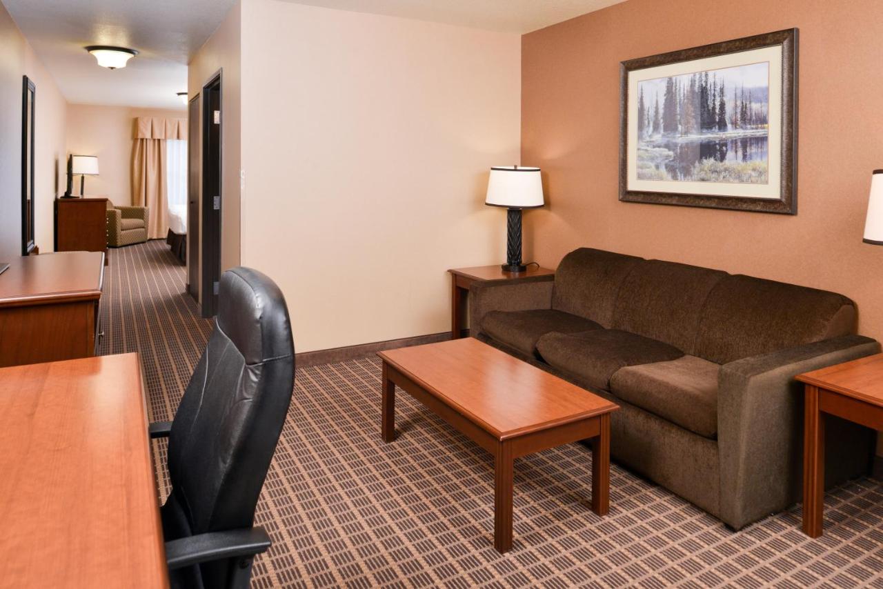 King Suite at The Evergreen Hotel