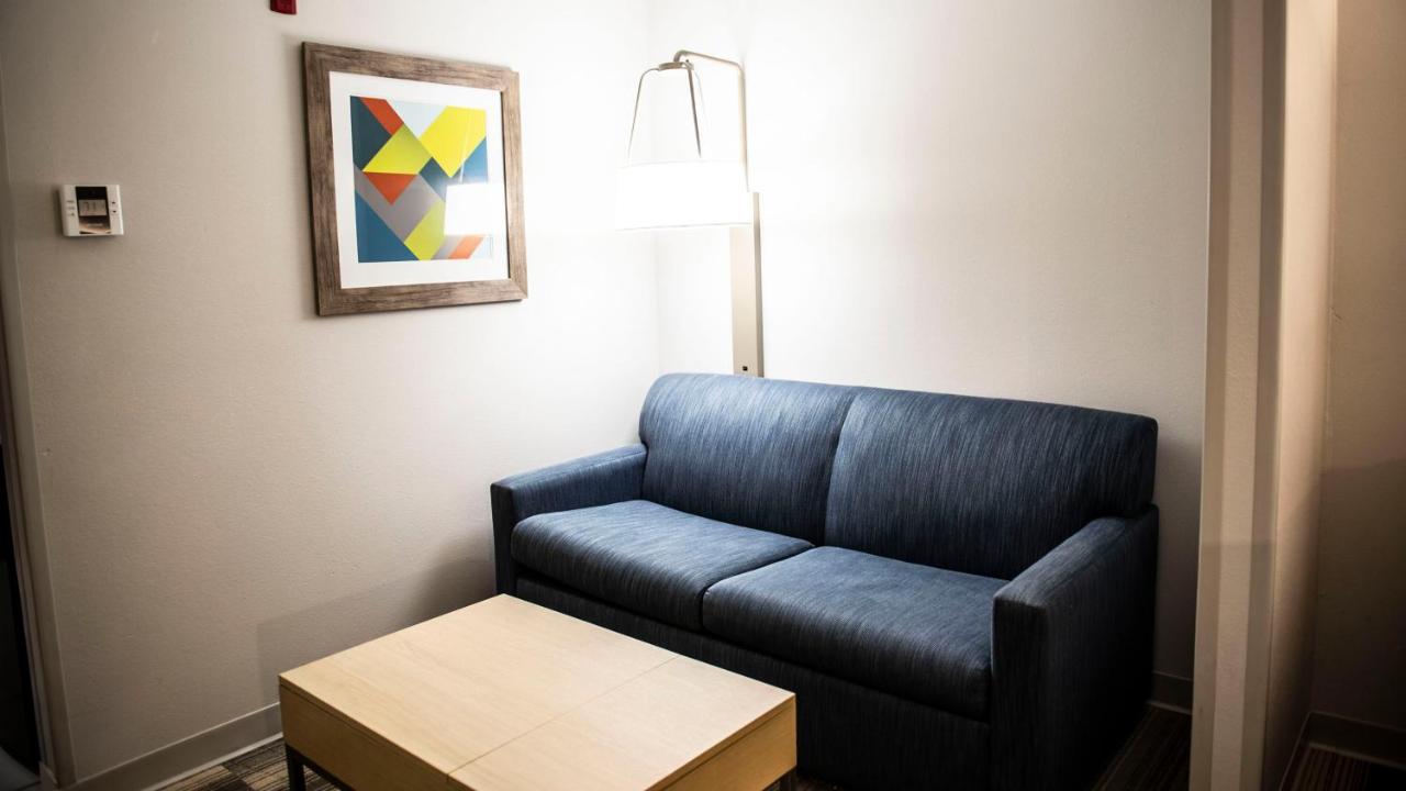 King Suite at Holiday Inn Express & Suites Sedalia by IHG