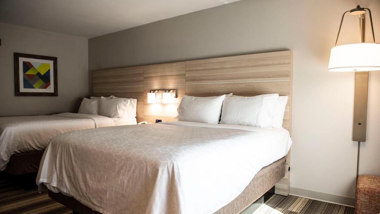 Queen Room with Two Queen Beds at Holiday Inn Express & Suites Sedalia by IHG