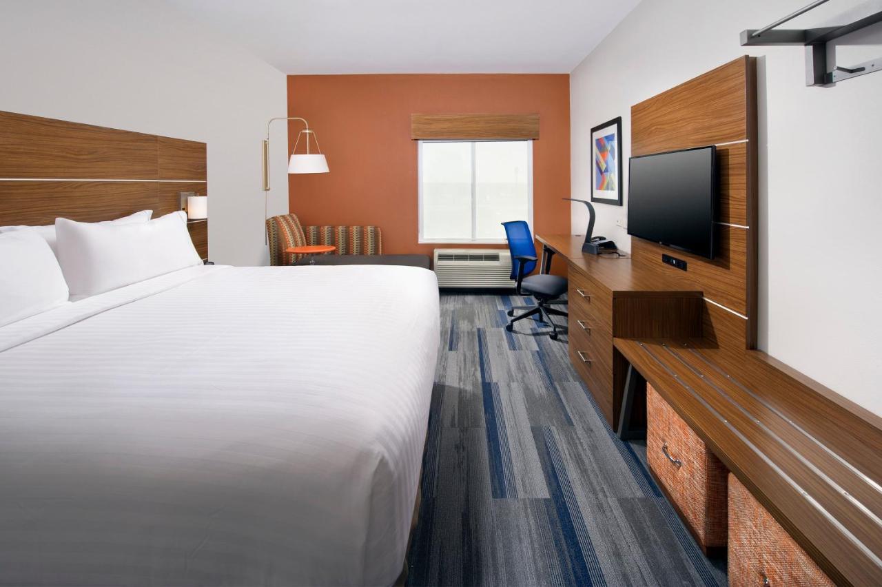 Executive King Room at Holiday Inn Express & Suites New Braunfels by IHG