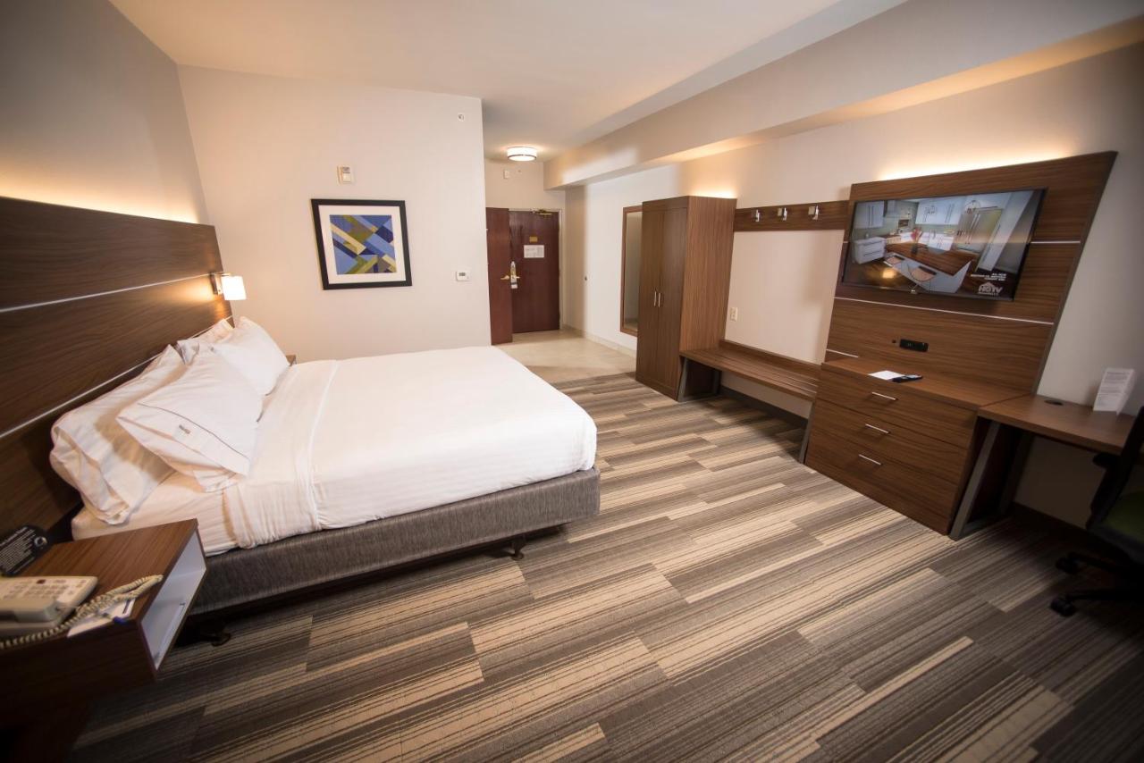 King Suite - Non-Smoking at Holiday Inn Express Hotel & Suites Lexington-Downtown by IHG