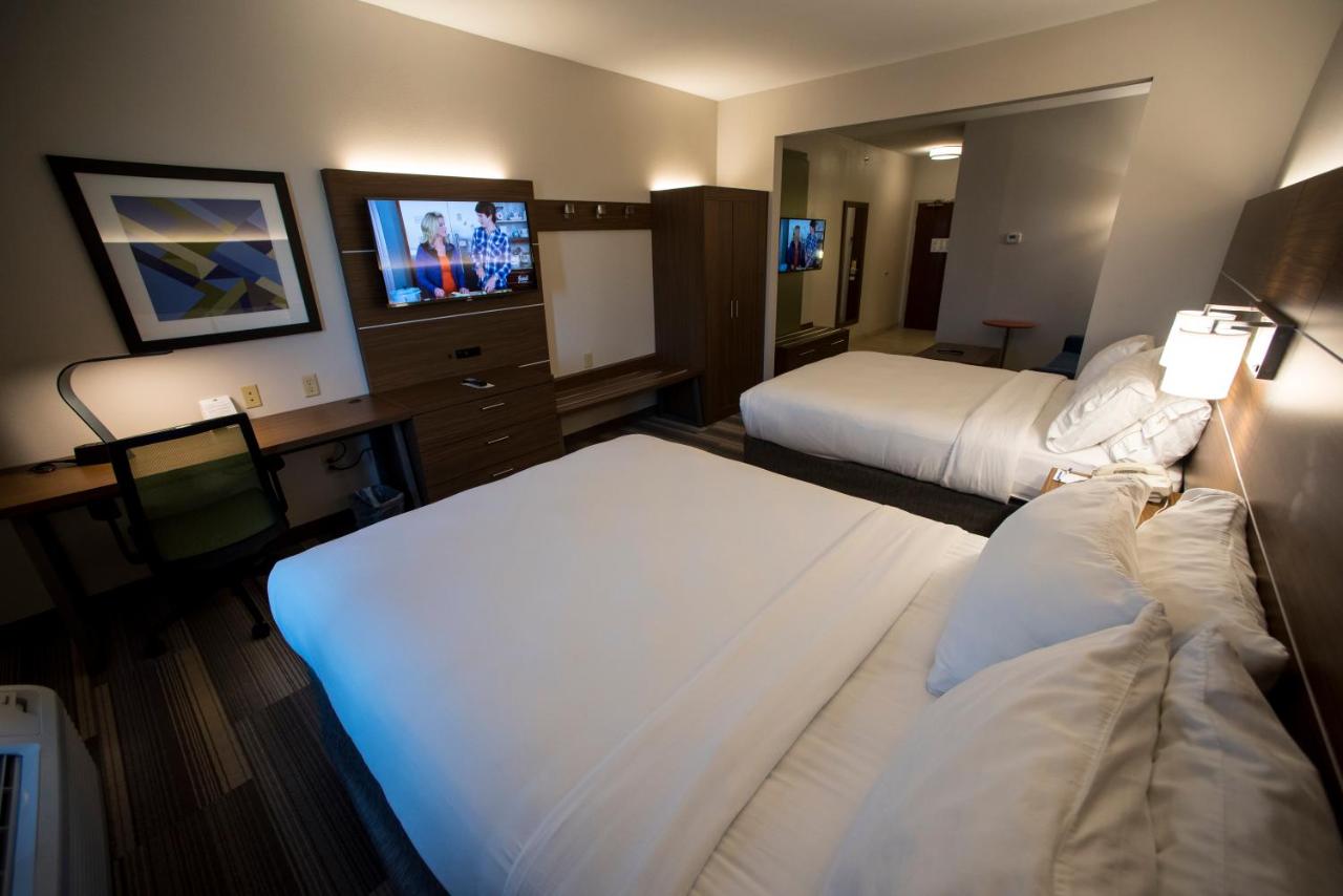 Queen Suite with Two Queen Beds - Non-Smoking at Holiday Inn Express Hotel & Suites Lexington-Downtown by IHG