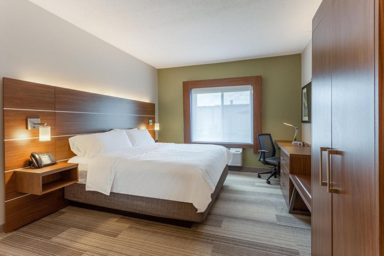King Room - Non-Smoking at Holiday Inn Express Hotel & Suites Burlington by IHG