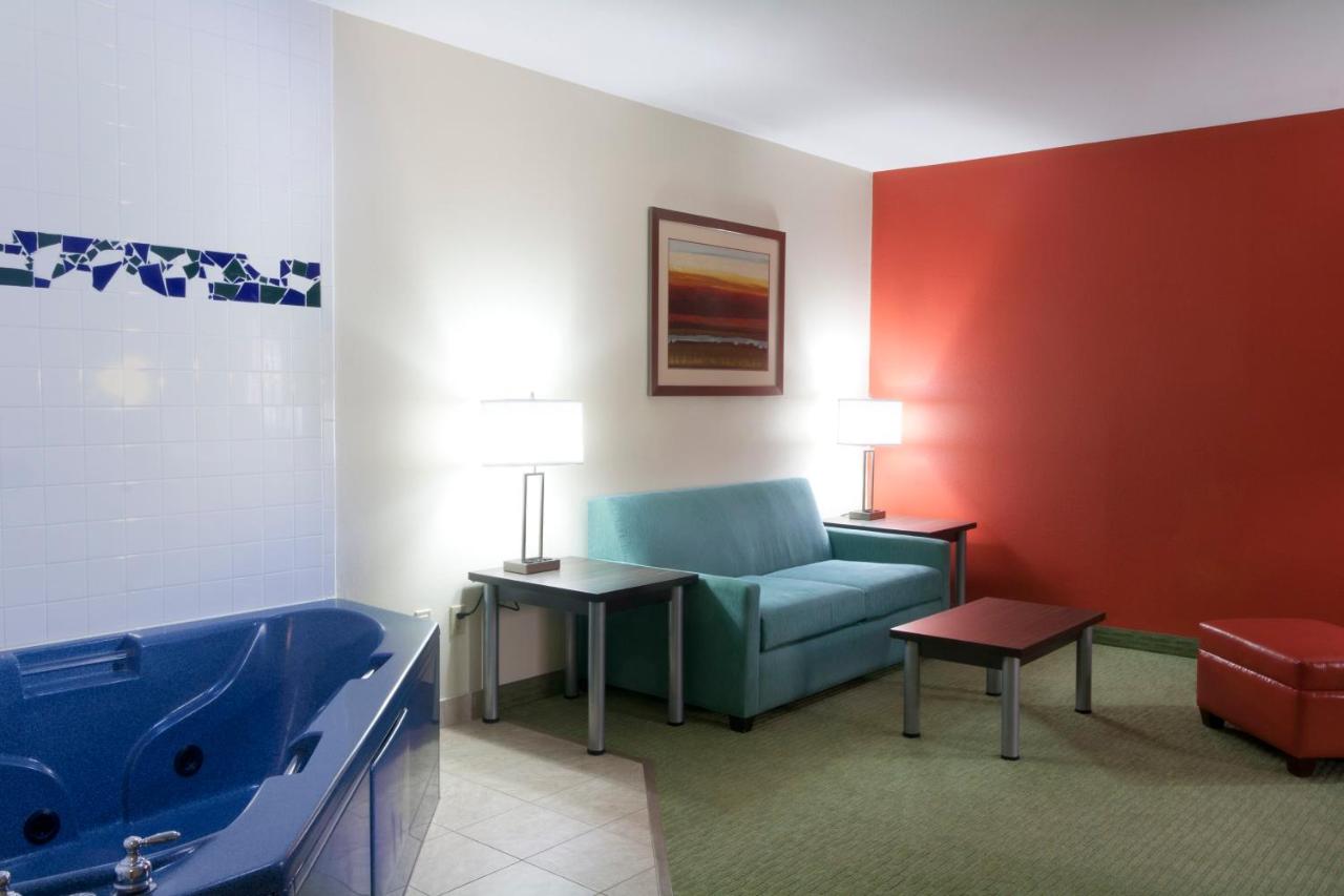 Two-Bedroom Executive King Suite with Hot Tub - Non-Smoking at Holiday Inn Express Hotel & Suites Brownsville, an IHG Hotel