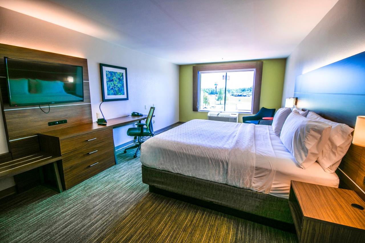 King Room with Hearing Mobility Access - Non-Smoking at Holiday Inn Express Hotel & Suites, a Baton Rouge-Port Allen by IHG
