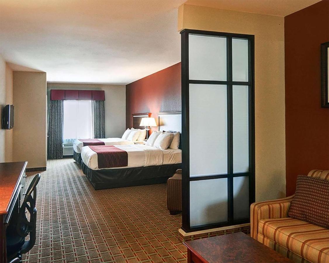 Efficiency Queen Suite with Kitchenette at Comfort Suites Lake Worth