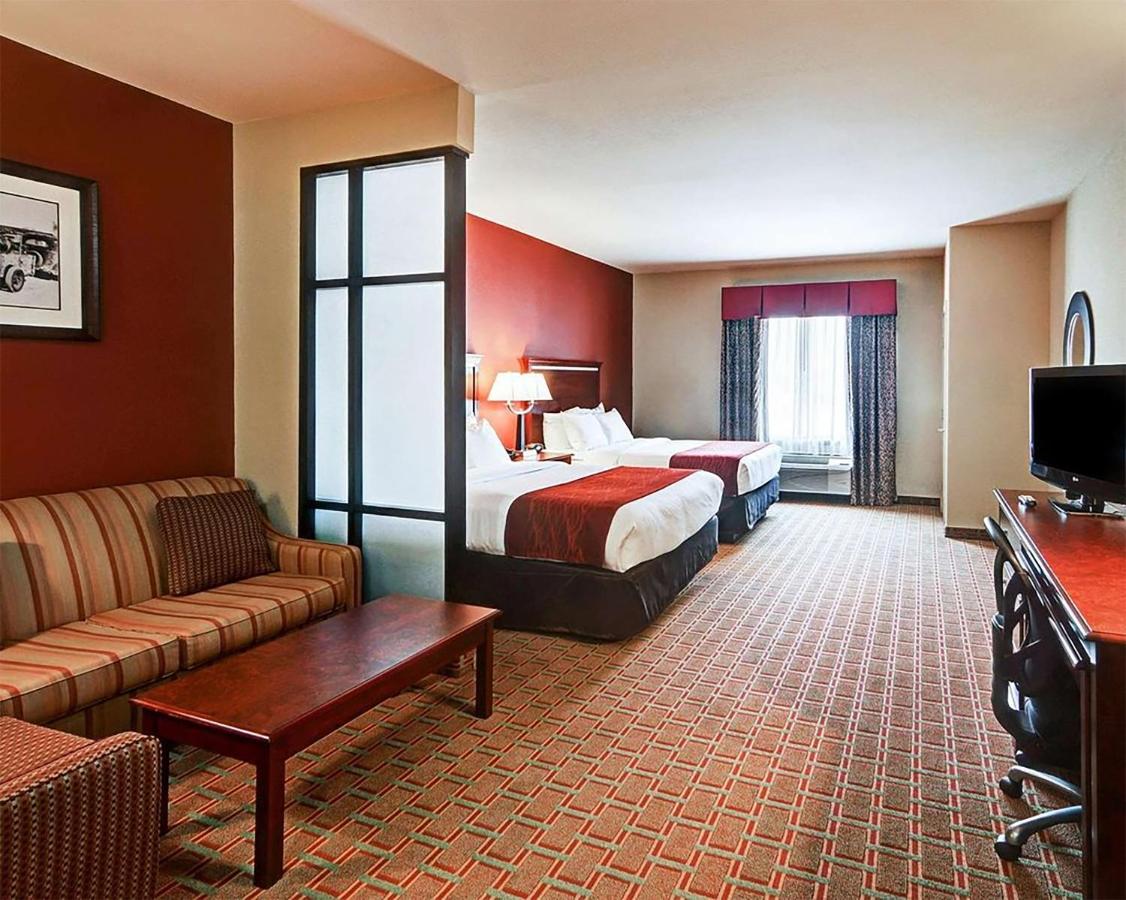 Efficiency Queen Suite with Kitchenette at Comfort Suites Lake Worth