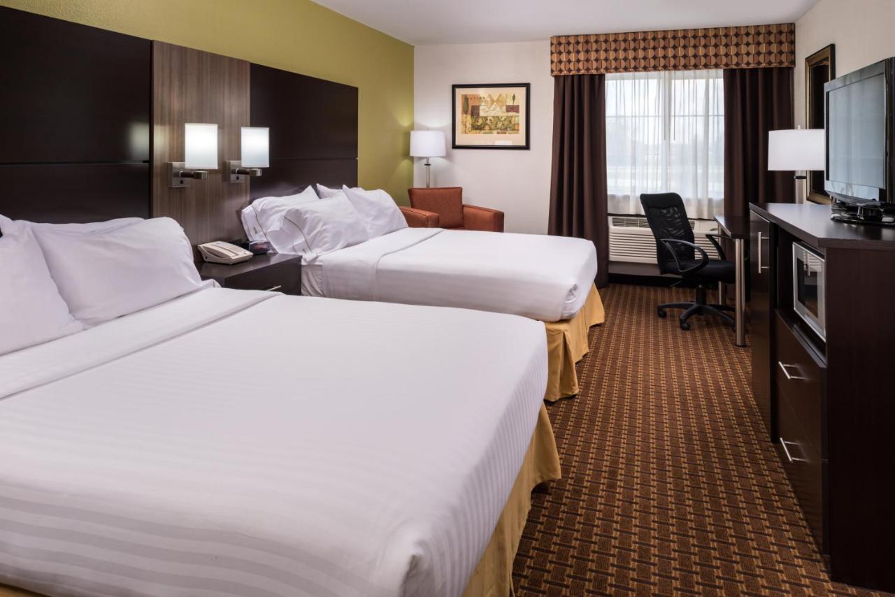 Double room with Two Double Beds - Disability Access Hearing Accessible at Holiday Inn Express & Suites Bucyrus by IHG