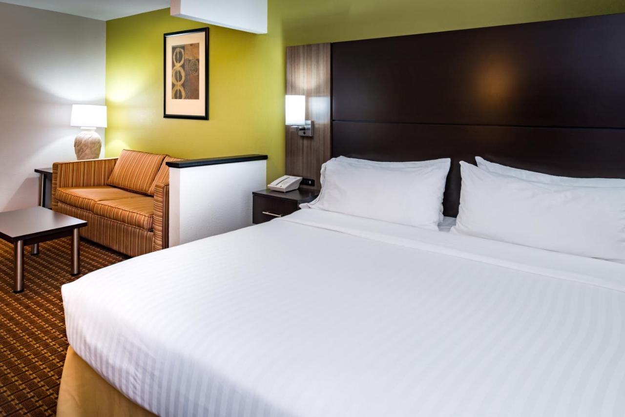 Executive King Suite at Holiday Inn Express & Suites Bucyrus by IHG