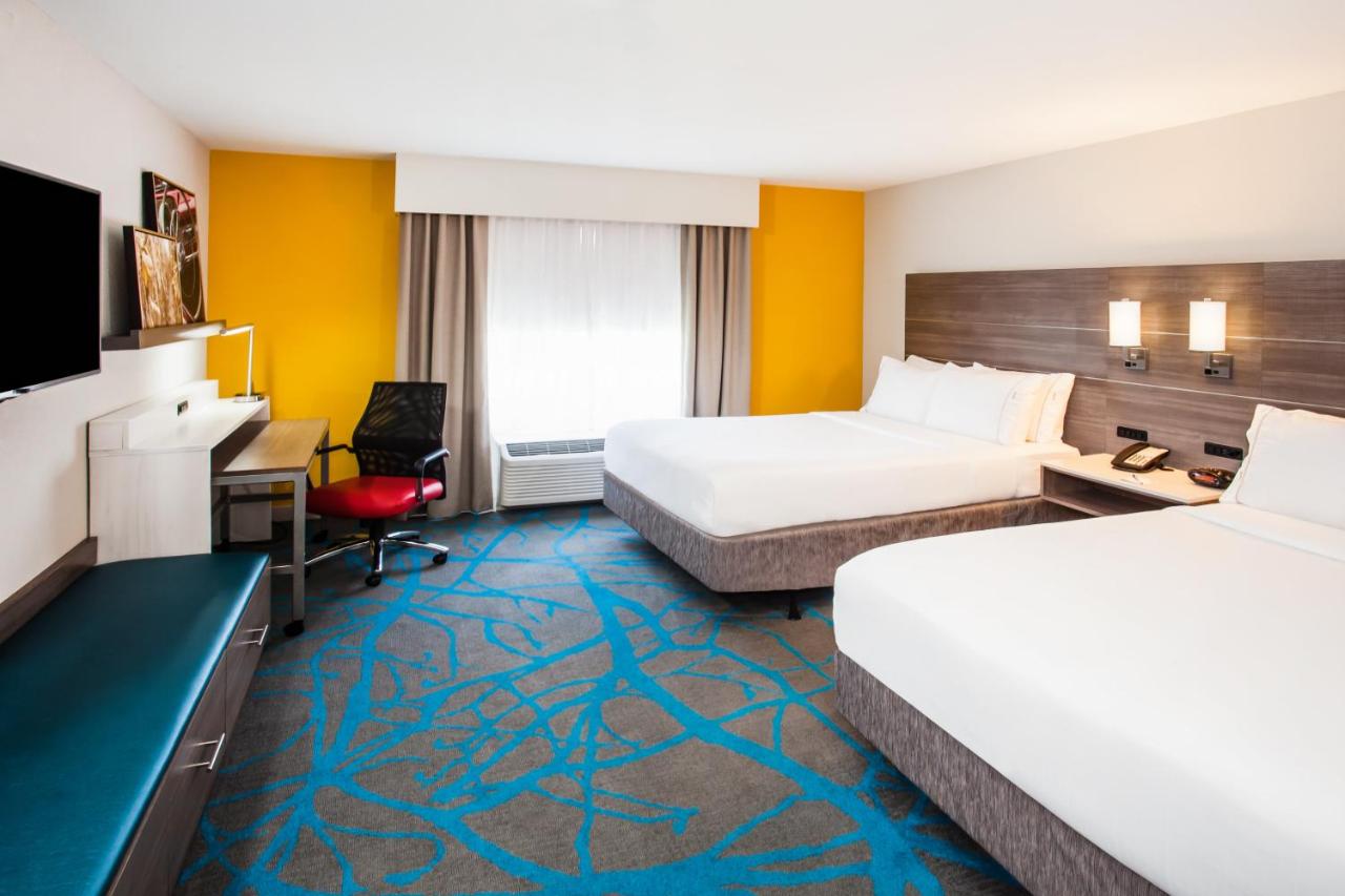 Twin Room - Hearing Access at Holiday Inn Express & Suites Litchfield West by IHG