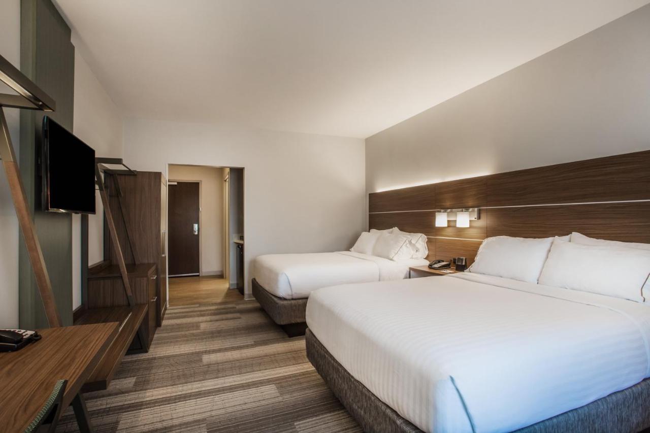 Queen Room with Two Queen Beds - Hearing Access - Non-Smoking at Holiday Inn Express & Suites Lexington Park-California by IHG