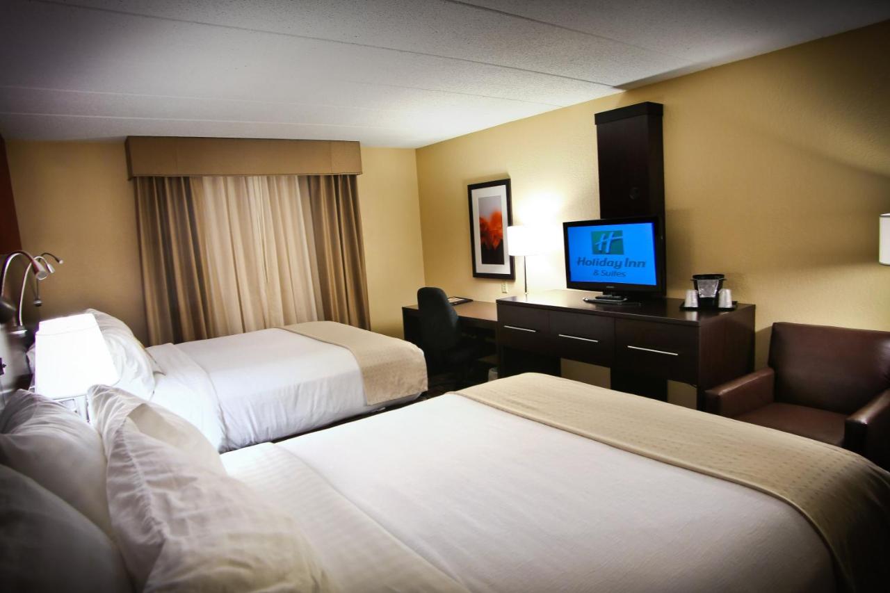 Queen Room with Two Queen Beds at Holiday Inn Hotel & Suites La Crosse, an IHG Hotel