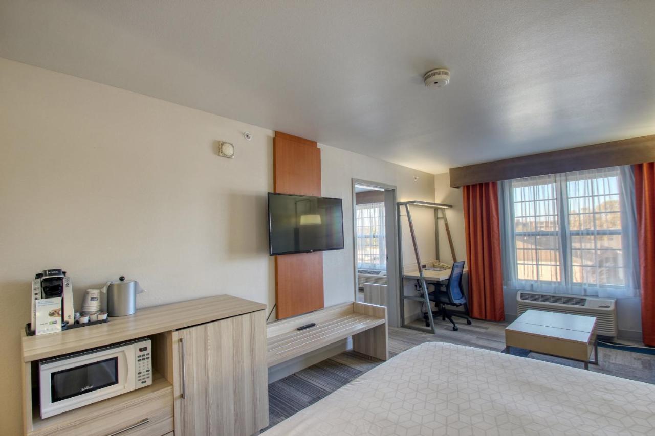 Two-Bedroom Suite at Holiday Inn Express Hotel & Suites Milwaukee Airport by IHG