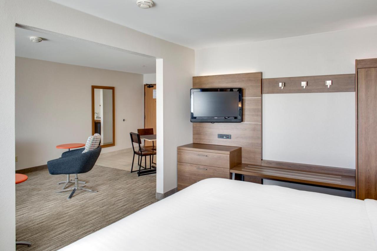 One-Bedroom King Suite - Non-Smoking at Holiday Inn Express & Suites Chickasha by IHG