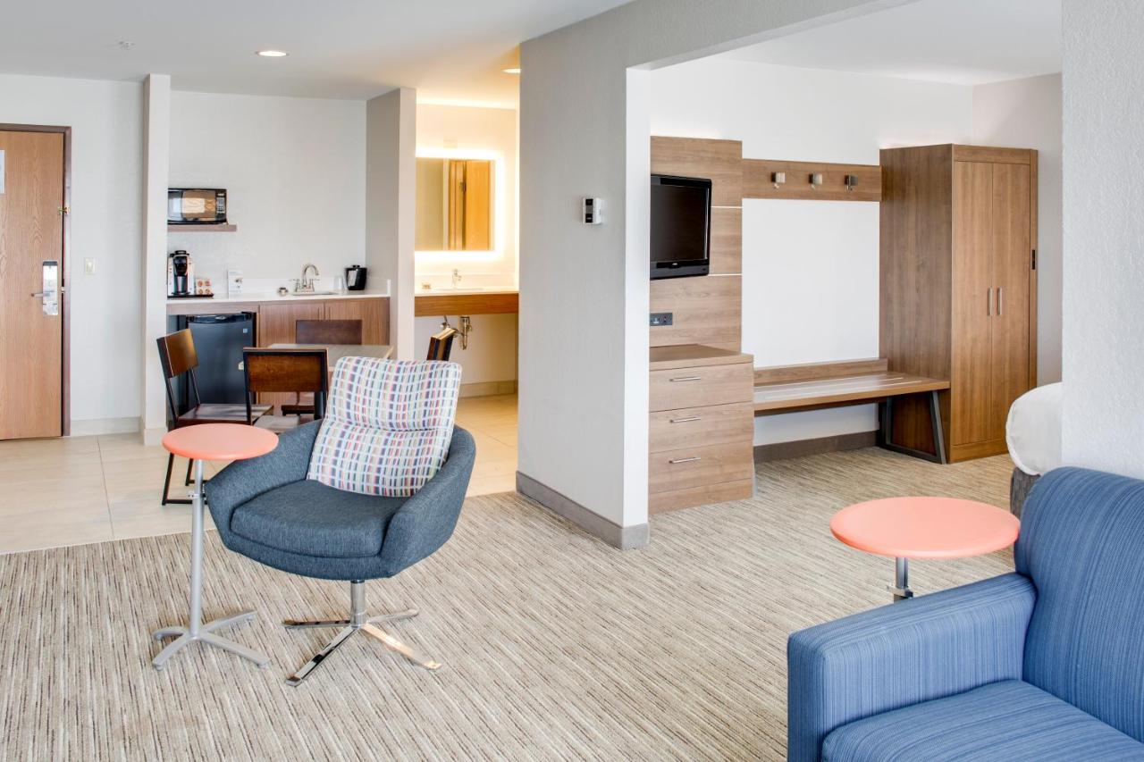 One-Bedroom King Suite - Non-Smoking at Holiday Inn Express & Suites Chickasha by IHG