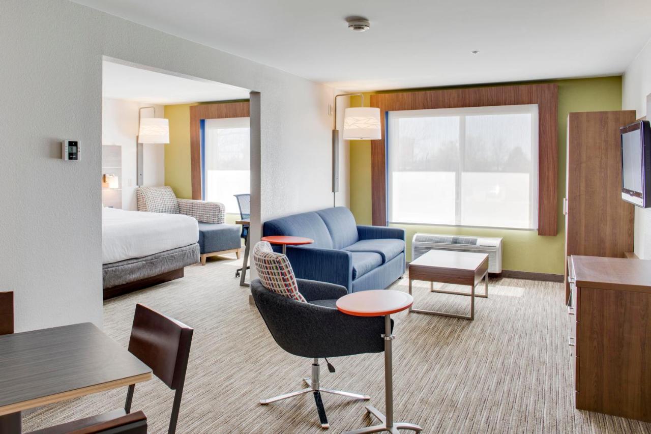 One-Bedroom King Suite - Non-Smoking at Holiday Inn Express & Suites Chickasha by IHG
