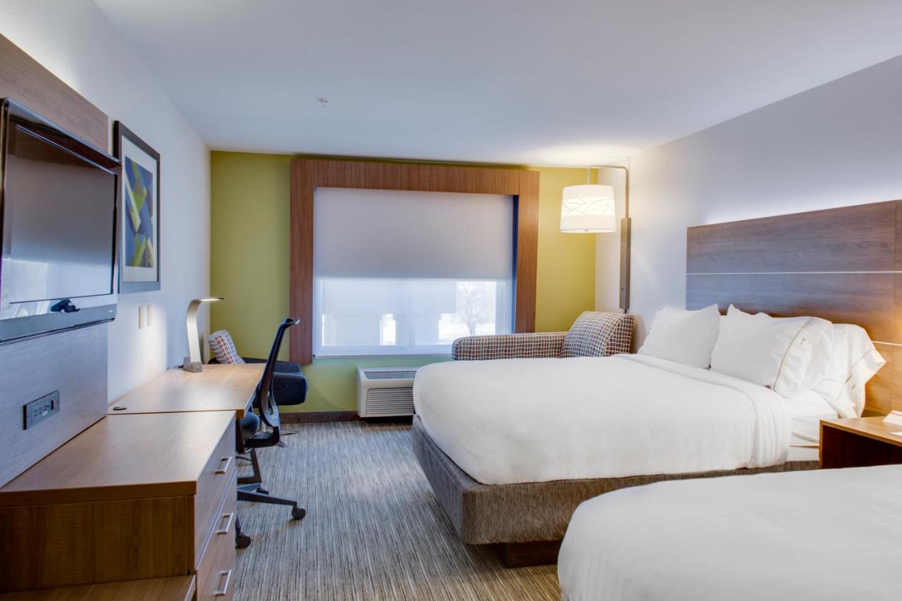 Queen Room with Two Queen Beds - Non-Smoking at Holiday Inn Express & Suites Chickasha by IHG