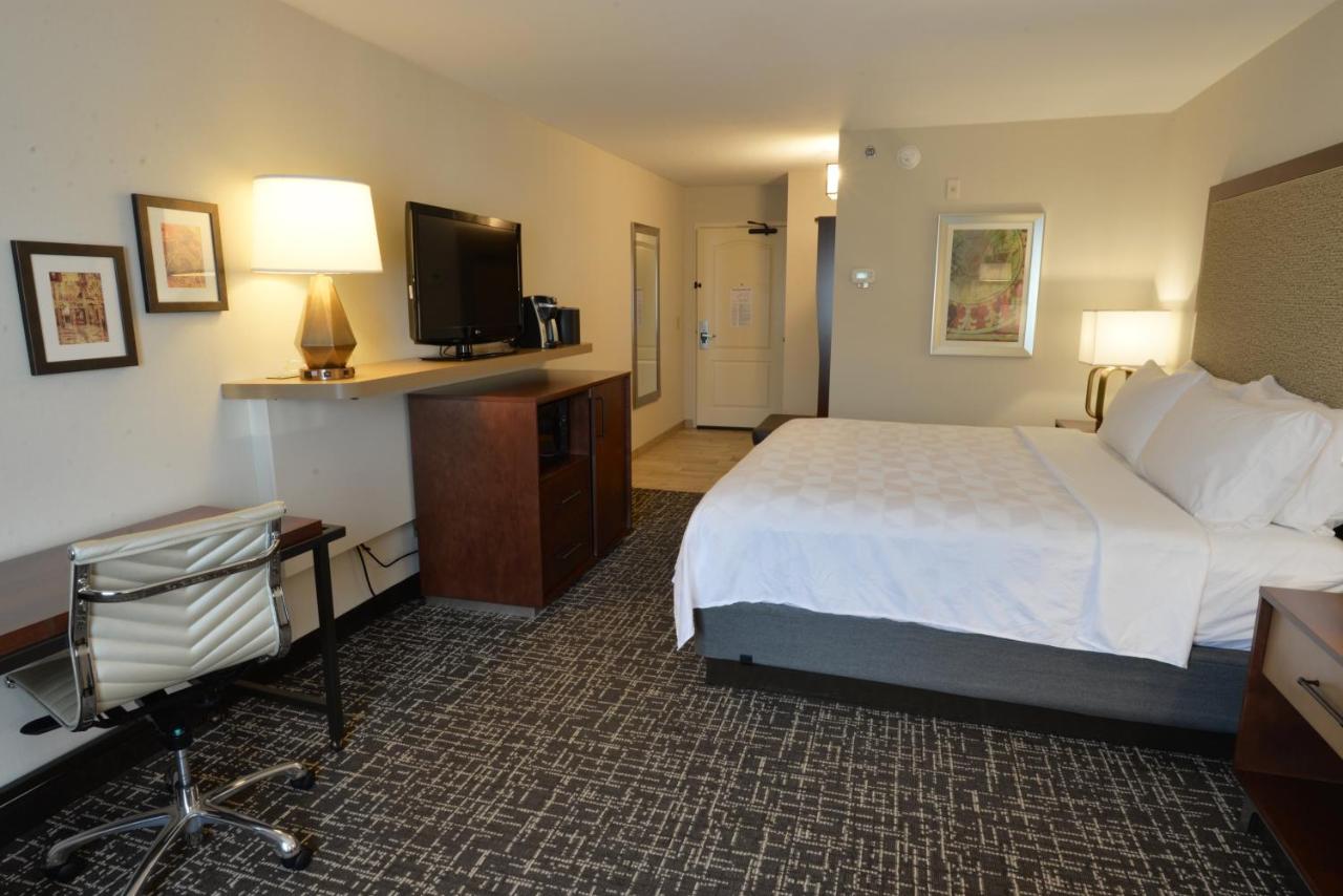King Room at Holiday Inn Hotel & Suites Minneapolis - Lakeville by IHG