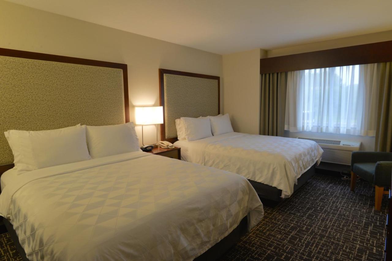 One-Bedroom Queen Suite with Two Queen Beds at Holiday Inn Hotel & Suites Minneapolis - Lakeville by IHG