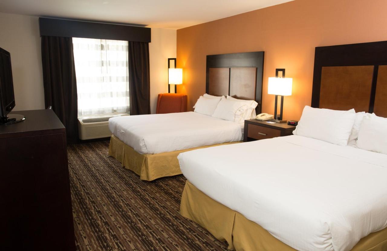 Executive Queen Suite with Two Queen Beds - Non-Smoking at Holiday Inn Express Hotel & Suites Cherokee / Casino by IHG