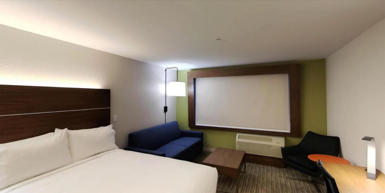  | Holiday Inn Express & Suites Detroit Northwest - Livonia