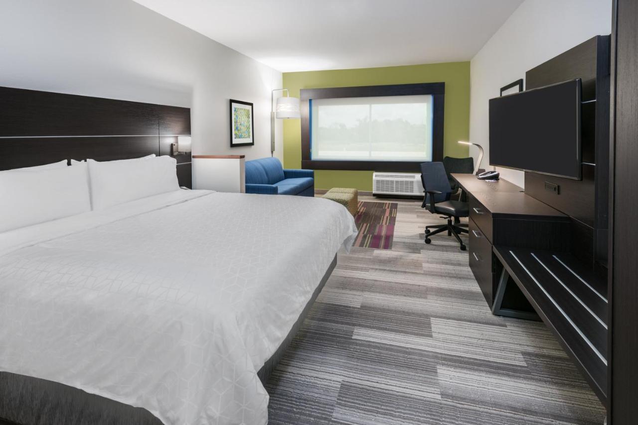 King Suite - Non-Smoking at Holiday Inn Express & Suites Bryan - College Station by IHG