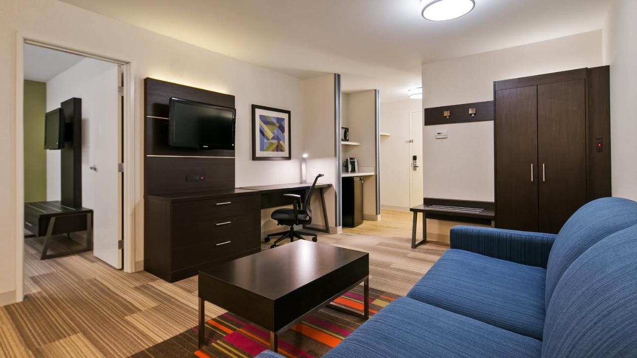 King Studio with Sofa Bed at Holiday Inn Express & Suites Everett by IHG