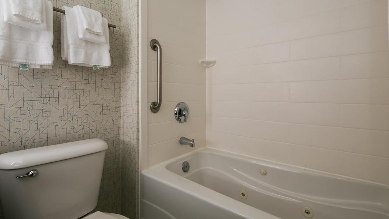 King Studio with Sofa Bed at Holiday Inn Express & Suites Everett by IHG
